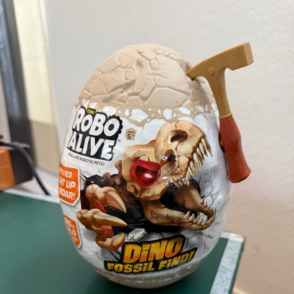 Robo Alive Dino Fossil Find Surprise Robotic Egg Toy, New - Picture 1 of 2